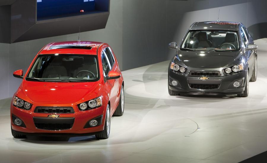  Chevrolet Sonic Hatchback 2011 года  (фото 2 из 13)